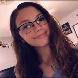 Meet your Posher, Emileigh